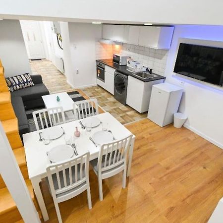 Lovely Studio Flat In Damjanich Street - Leonard Budapest Eksteriør bilde