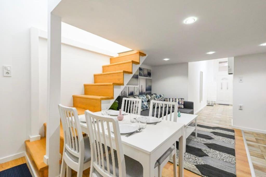 Lovely Studio Flat In Damjanich Street - Leonard Budapest Eksteriør bilde